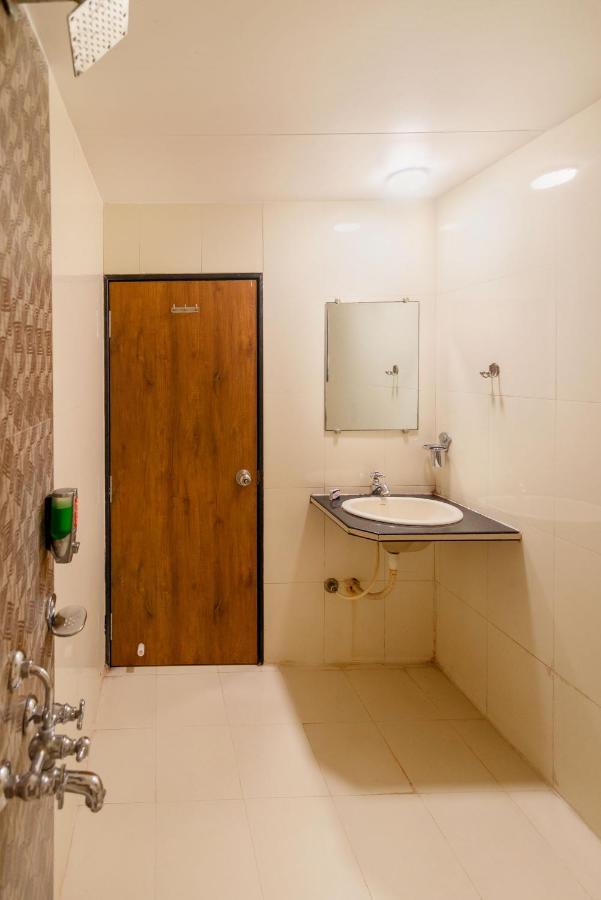 Hotel Sheetal Plaza Surat Luaran gambar